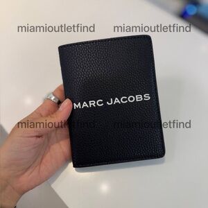 ✨ Marc Jacobs Pebbled Leather Passport Holder – Black